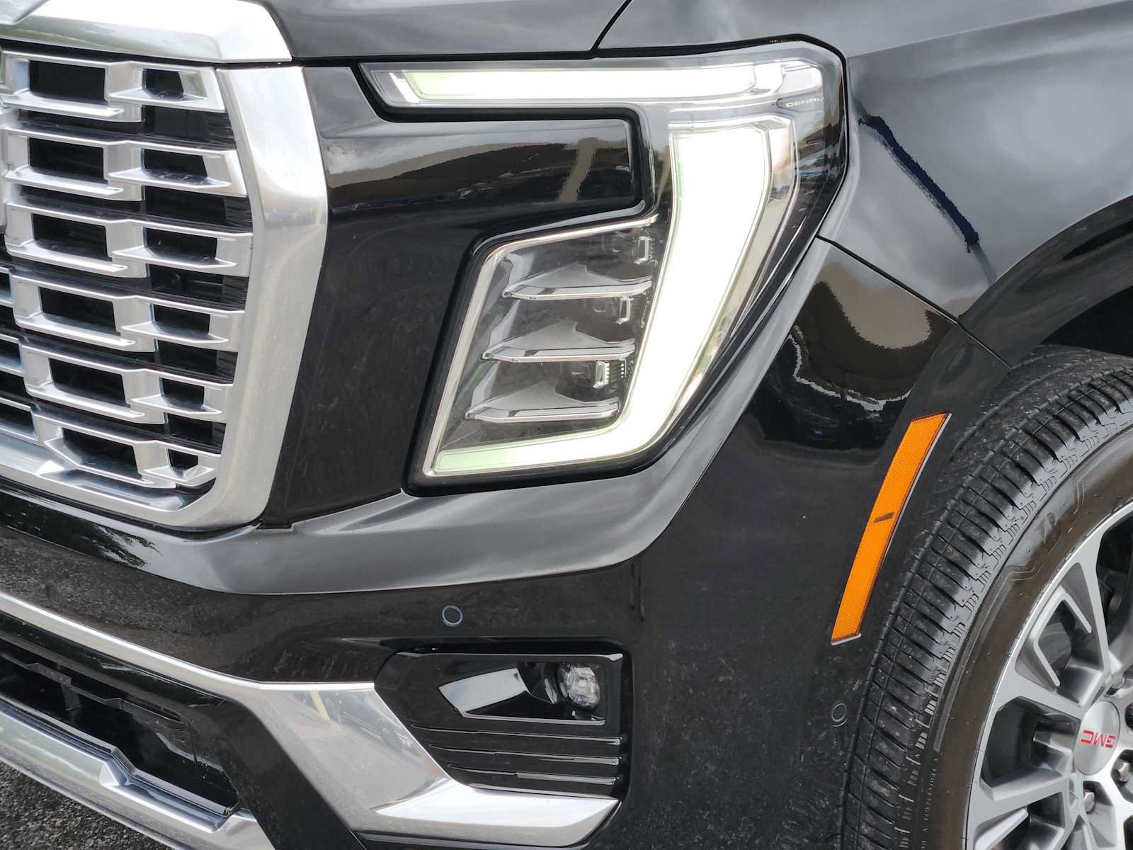 Used 2026 GMC Yukon XL Denali w/ Denali Reserve Package AWD/4WD image 9