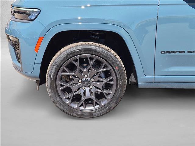 New 2027 Jeep Grand Cherokee Summit w/ Adv Protech Group IV AWD/4WD image 10