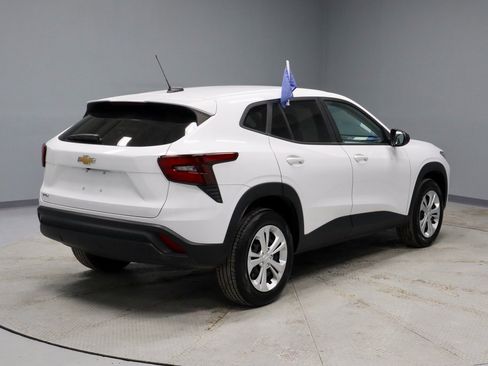 Used 2025 Chevrolet Trax LS image 8