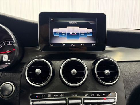 Used 2019 Mercedes-Benz GLC 300 4MATIC w/ Premium Package image 28