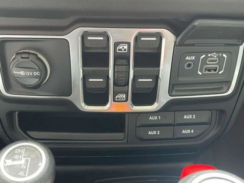 New 2025 Jeep Gladiator Sport image 16