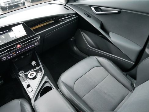 Certified 2023 Kia Niro EX w/ EX Cold Weather Package image 11