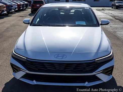 Used 2025 Hyundai Elantra Limited FWD image 6
