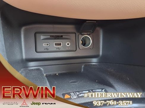Used 2022 Chevrolet Equinox Premier w/ LPO, Floor Liner Package FWD image 22