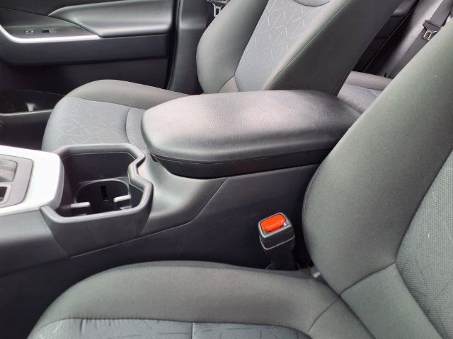 Used 2025 Toyota RAV4 XLE AWD/4WD image 24