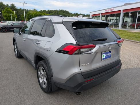 Used 2025 Toyota RAV4 XLE AWD/4WD image 3