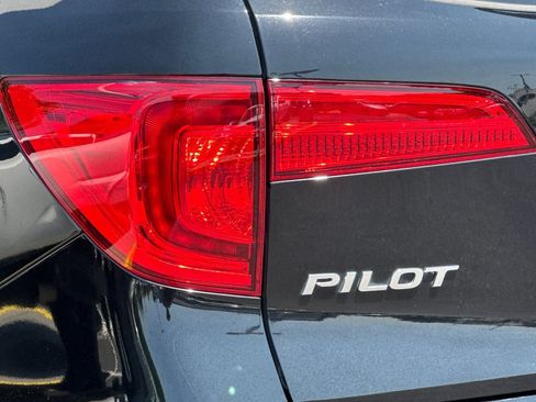 Used 2016 Honda Pilot Touring image 30