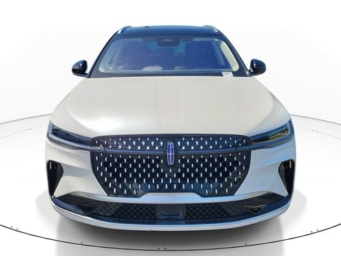Used 2025 Lincoln Nautilus Reserve AWD/4WD image 2