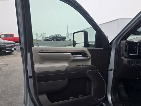 Used 2024 Chevrolet Silverado 2500 LT w/ Convenience Package image 12