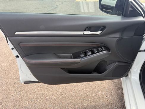 Certified 2023 Nissan Altima 2.5 SR FWD image 15