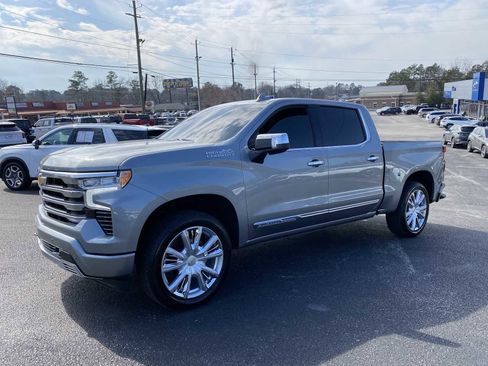 Used 2025 Chevrolet Silverado 1500 High Country w/ High Country Premium Package image 9