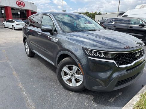 Used 2023 Kia Sorento LX FWD image 4