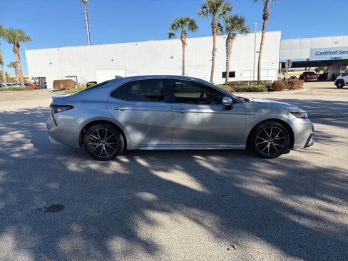 Used 2024 Toyota Camry SE image 6