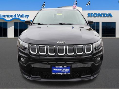 Used 2022 Jeep Compass Latitude image 2
