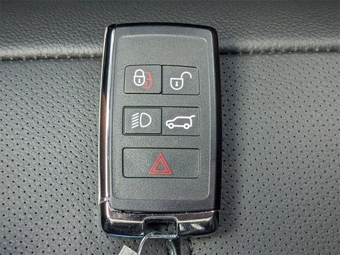 New 2026 Land Rover Range Rover Velar Dynamic SE image 31