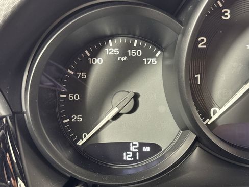 Certified 2025 Porsche Macan image 17