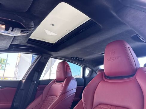 Used 2022 Maserati Quattroporte Trofeo image 23