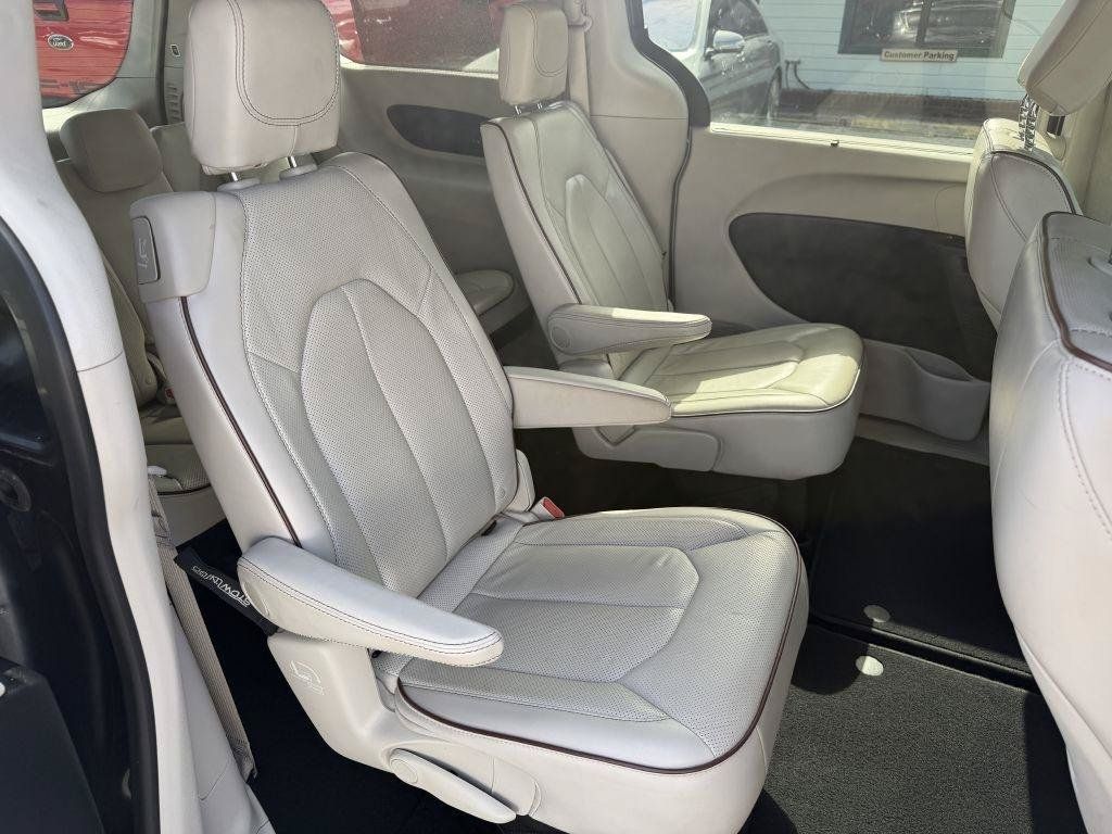 Used 2020 Chrysler Pacifica Limited FWD image 11