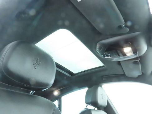 Used 2021 Maserati Levante image 19