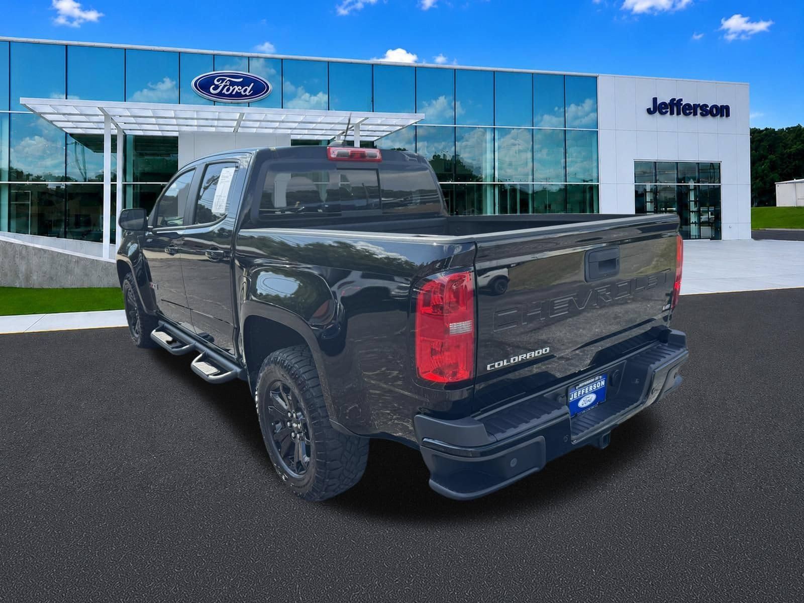 Used 2022 Chevrolet Colorado Z71 w/ Z71 Midnight Edition AWD/4WD image 5