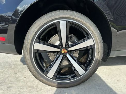 Used 2025 Porsche Macan image 38
