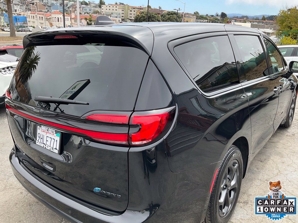 Used 2023 Chrysler Pacifica Limited w/ Uconnect Theater Family Group FWD image 90