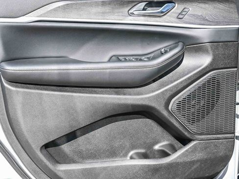 New 2025 Jeep Grand Cherokee Limited image 28