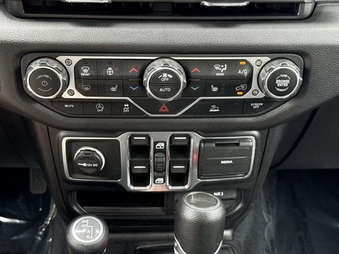Used 2024 Jeep Wrangler Unlimited Sport AWD/4WD image 6