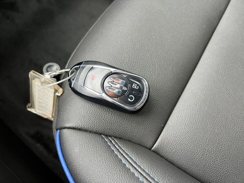 Used 2025 Buick Envista Sport Touring image 18