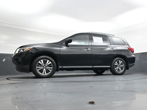 Used 2020 Nissan Pathfinder SV image 41
