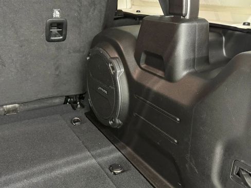 Used 2019 Jeep Wrangler Unlimited Sahara image 33