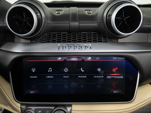 Certified 2019 Ferrari Portofino image 17