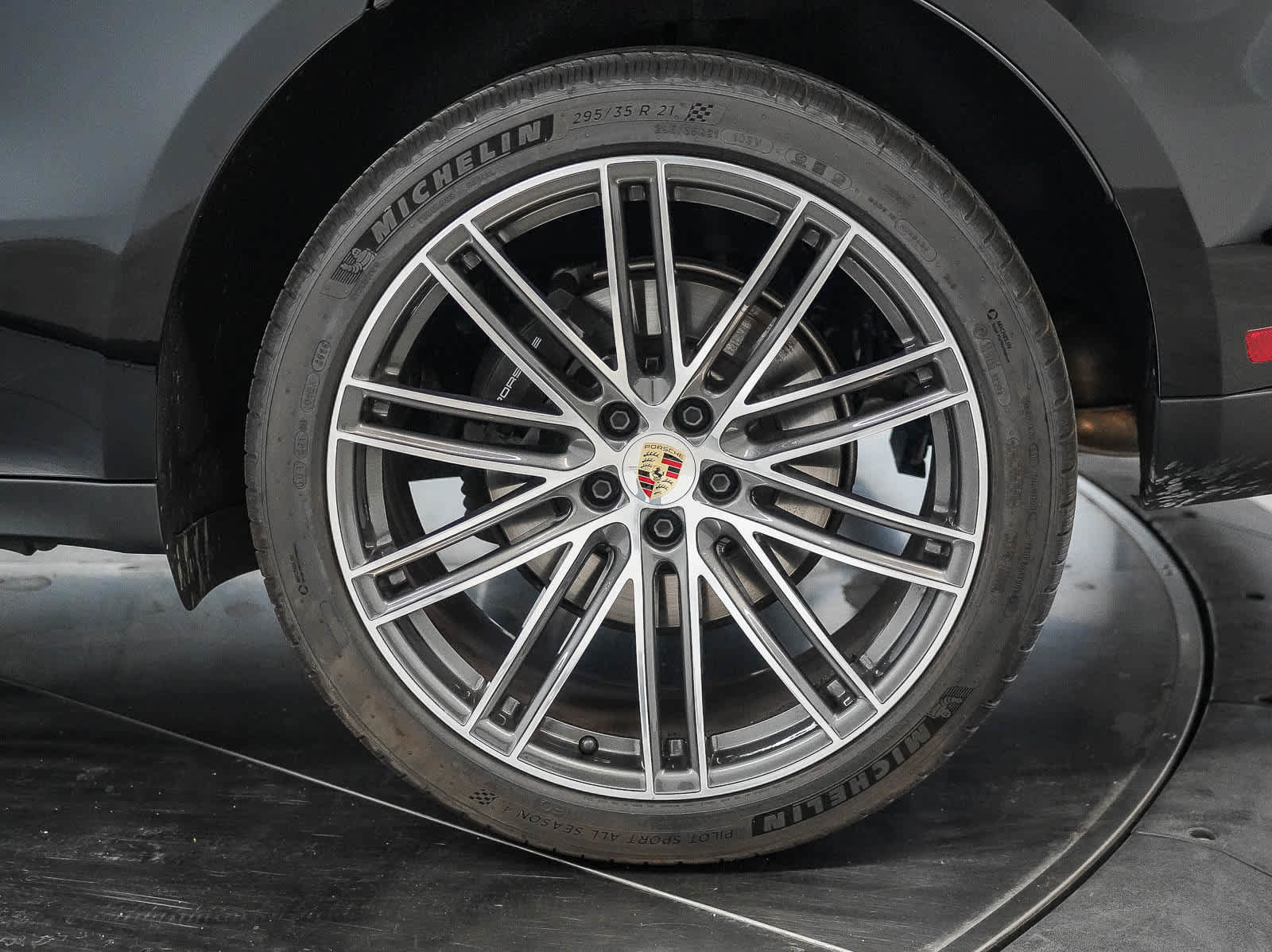 Certified 2026 Porsche Macan AWD/4WD image 11
