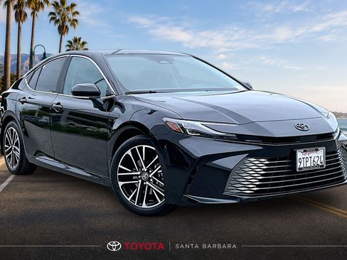 Certified 2025 Toyota Camry XLE FWD image 1