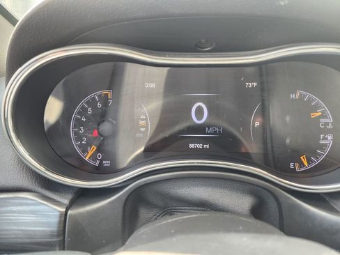 Used 2019 Jeep Grand Cherokee Laredo w/ 18" Wheel & 8.4" Radio Group image 18