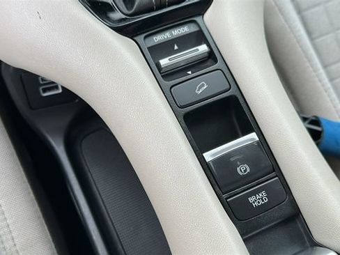 Used 2023 Honda HR-V LX image 18