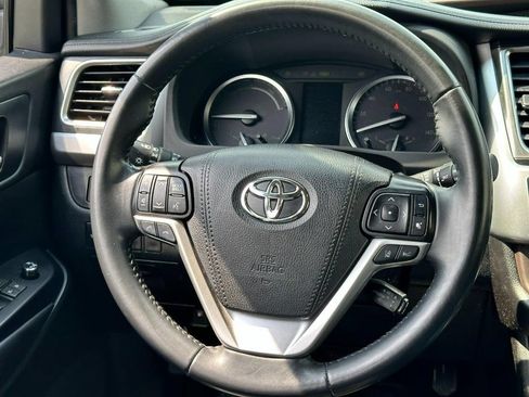 Used 2019 Toyota Highlander XLE AWD/4WD image 14