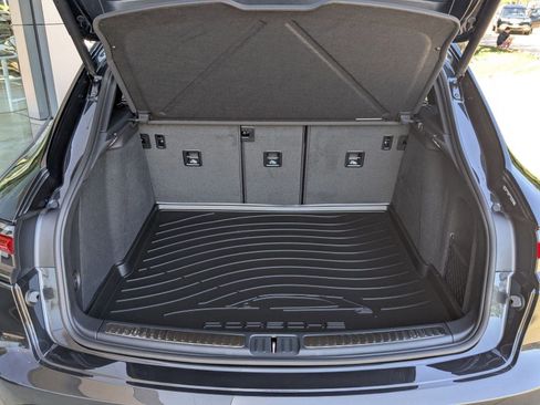 Certified 2025 Porsche Macan Turbo image 23
