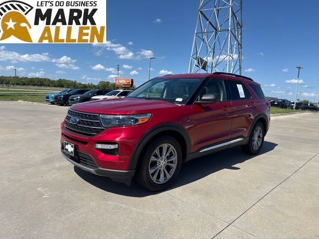 Used 2023 Ford Explorer XLT w/ Equipment Group 202A RWD image 2