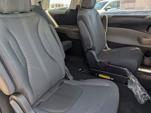 New 2026 Kia Carnival LX FWD image 26