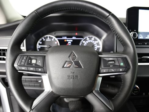 Used 2024 Mitsubishi Outlander SE AWD/4WD image 19