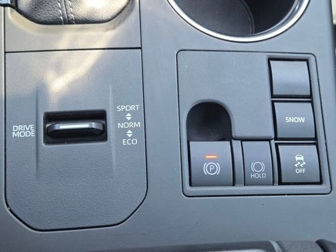 Used 2023 Toyota Highlander XSE FWD image 10
