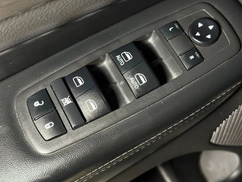 Used 2018 Jeep Grand Cherokee Altitude AWD/4WD image 25