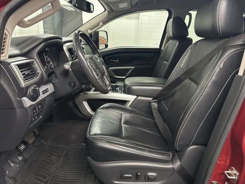 Used 2017 Nissan Titan PRO-4X w/ Pro-4x Convenience Package image 22