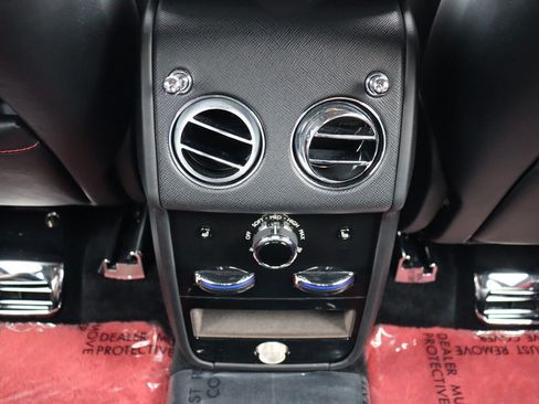 Used 2022 Rolls-Royce Cullinan Black Badge w/ Dark Exterior Package AWD/4WD image 27