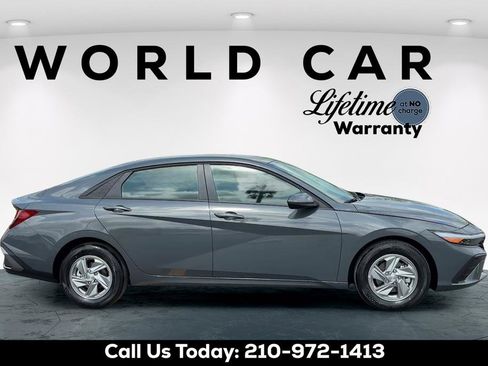 New 2026 Hyundai Elantra SE FWD image 3