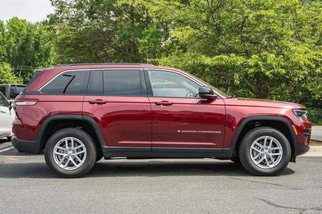 Used 2025 Jeep Grand Cherokee Laredo X w/ Luxury Tech Group I AWD/4WD image 7