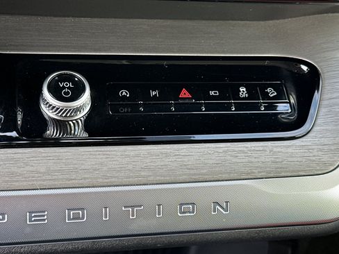 Used 2025 Ford Expedition Max Platinum AWD/4WD image 21