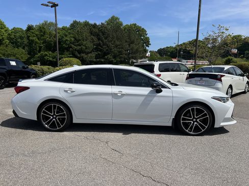 Used 2019 Toyota Avalon Touring FWD image 20