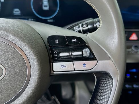 Used 2025 Hyundai Elantra SEL FWD image 22